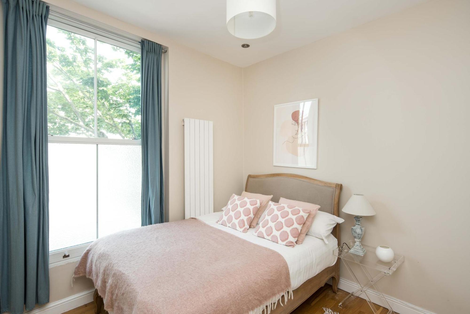 Chic 2-bedroom On The Kings Road, Chelsea * London