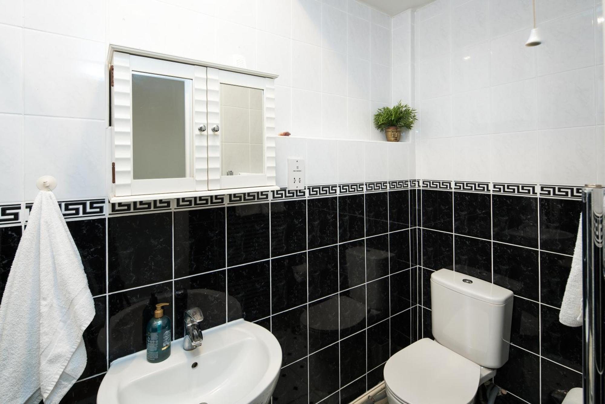 Chic 2-bedroom On The Kings Road, Chelsea * London