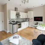 Stylish Apartment On The Kings Road